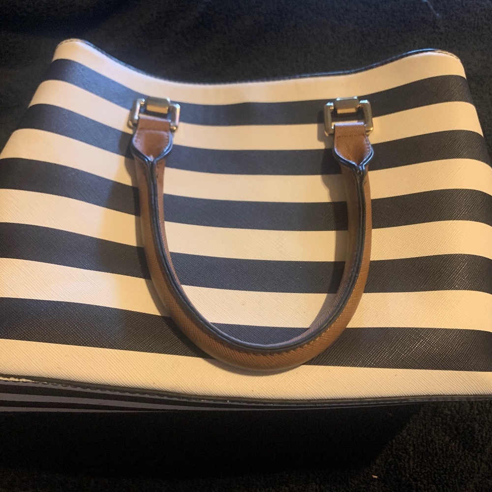 Black and white women’s tote